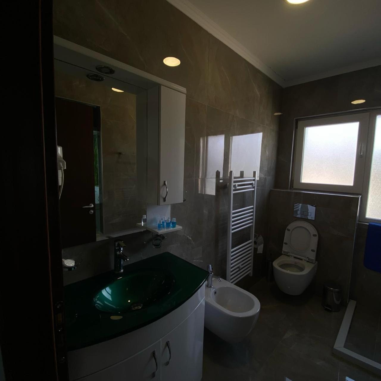 Hotel Pogradeci 2 Tushemisht Bagian luar foto