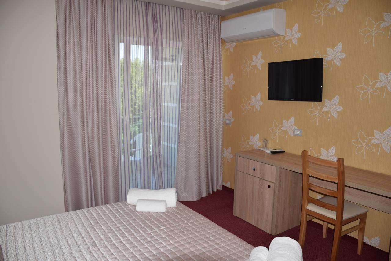 Hotel Pogradeci 2 Tushemisht Bagian luar foto