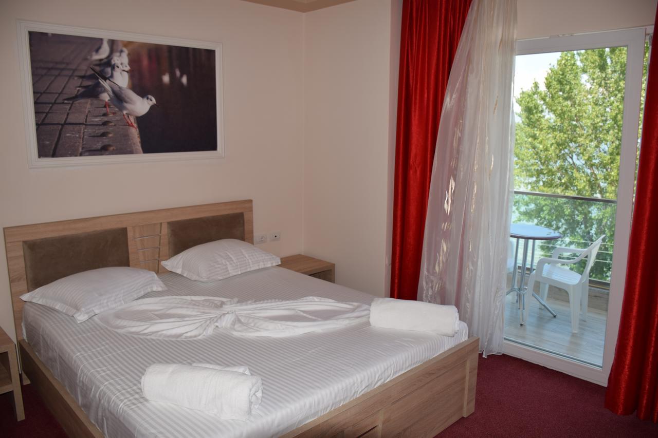 Hotel Pogradeci 2 Tushemisht Bagian luar foto