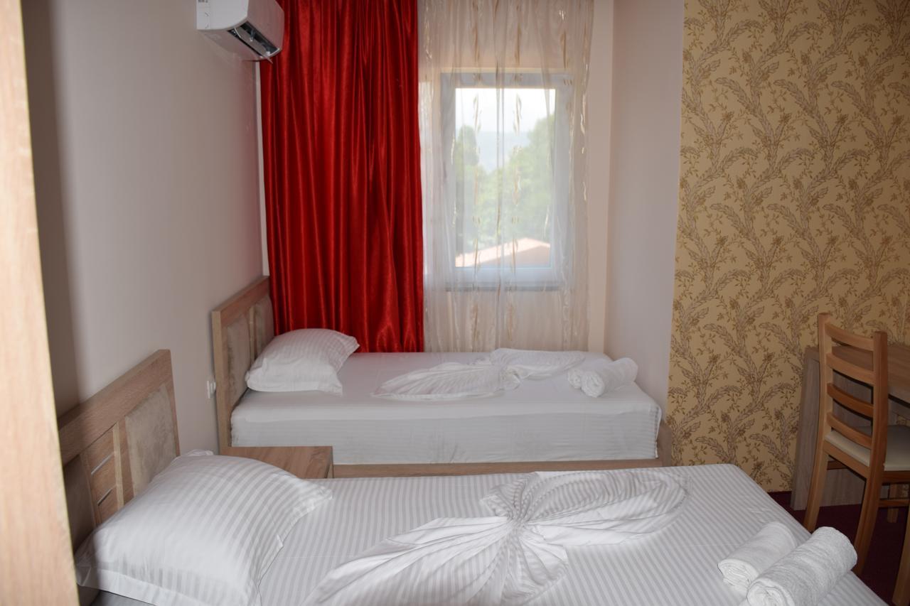 Hotel Pogradeci 2 Tushemisht Bagian luar foto