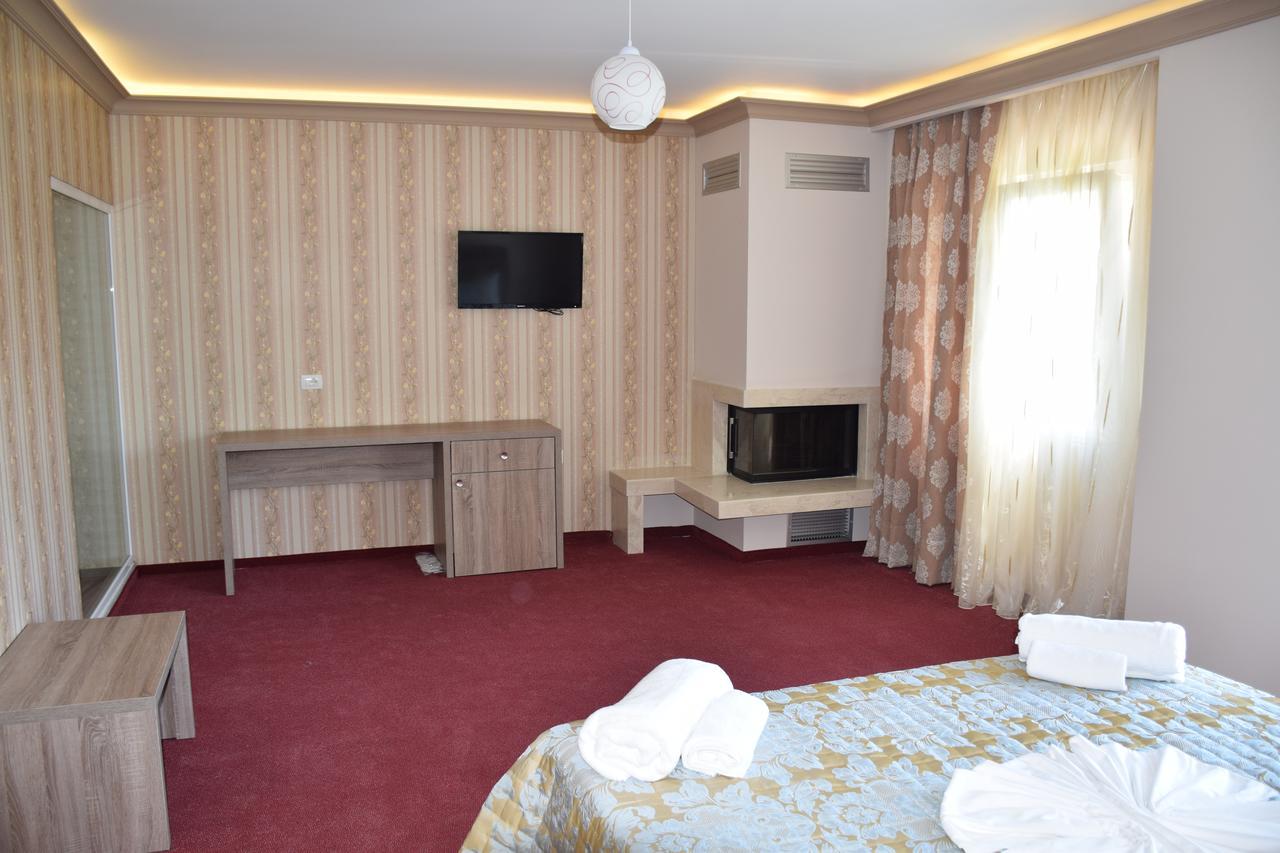 Hotel Pogradeci 2 Tushemisht Bagian luar foto